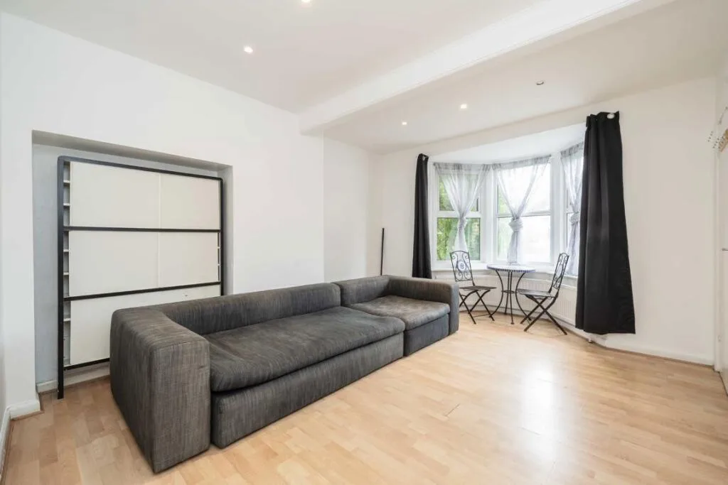 2 bedroom end of terrace house for rent