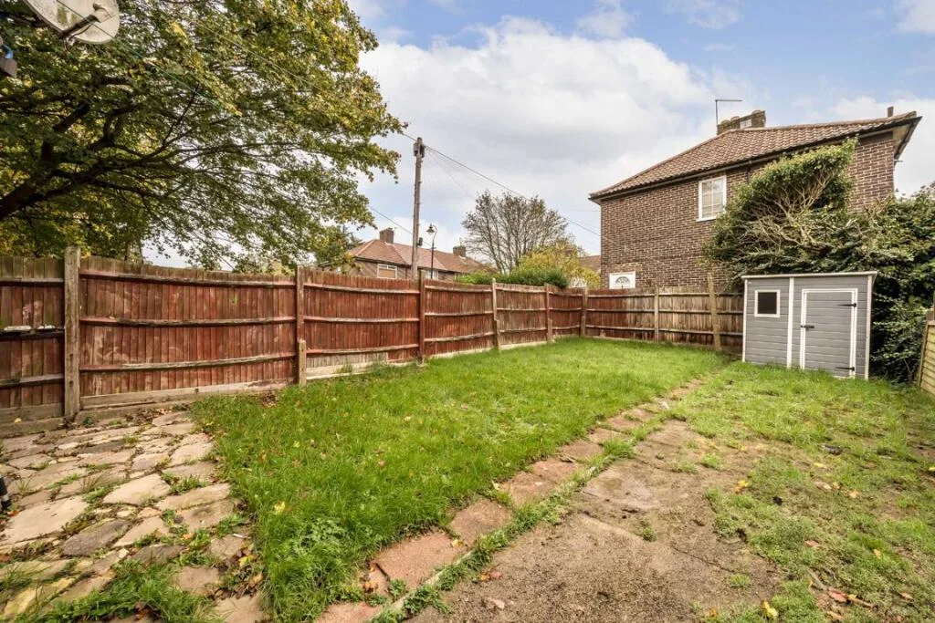 2 bedroom end of terrace house for rent