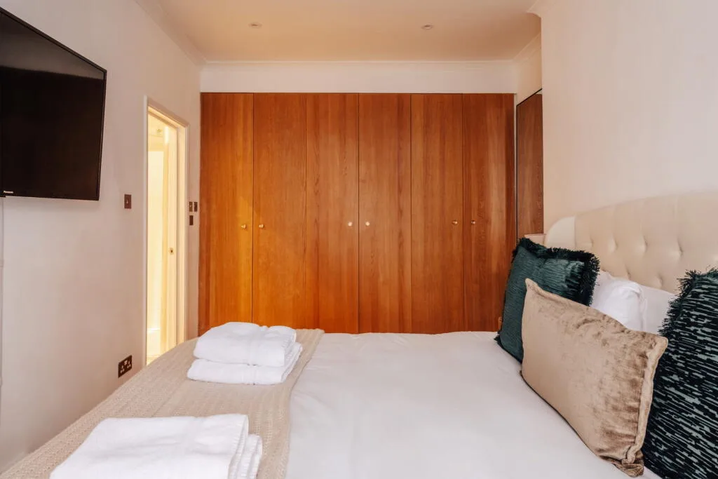 5 bedroom terraced house for rent