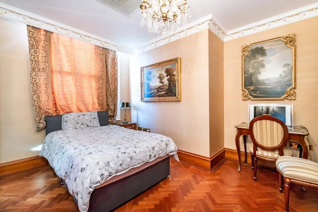 5 bedroom flat for rent