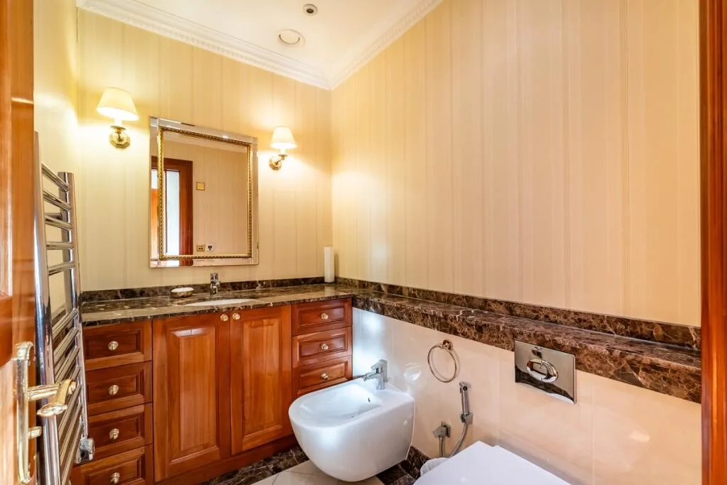 5 bedroom flat for rent