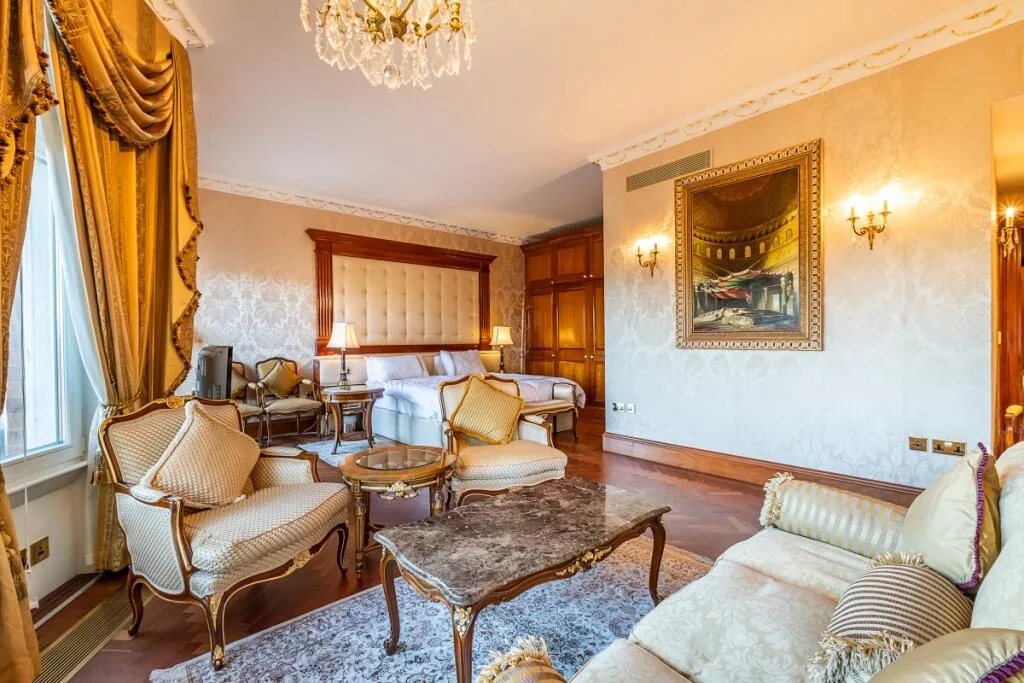 5 bedroom flat for rent
