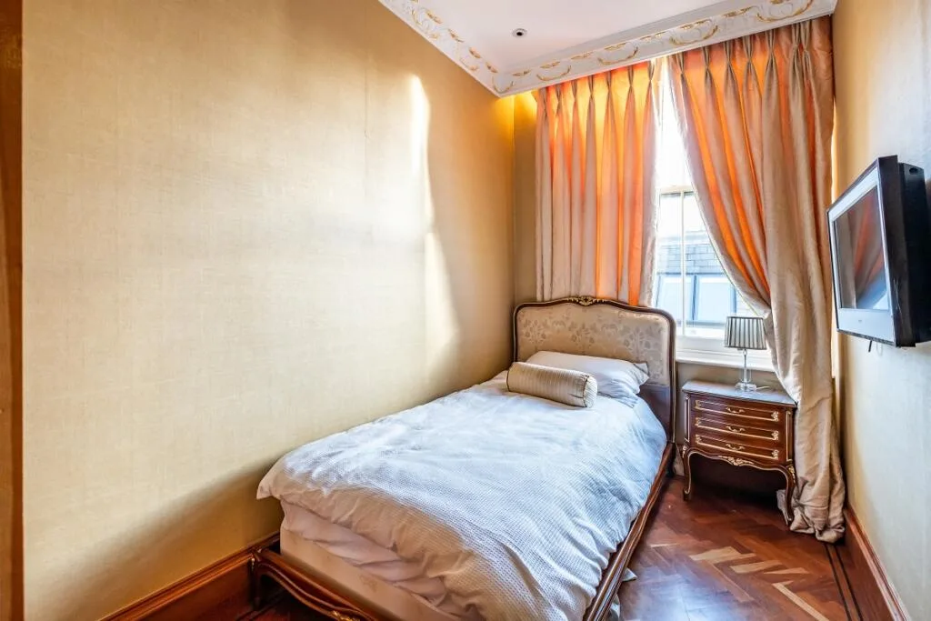 5 bedroom flat for rent