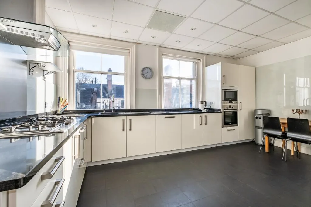 5 bedroom flat for rent