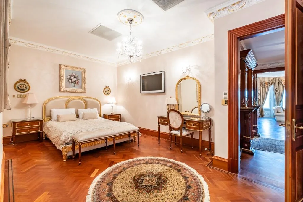 5 bedroom flat for rent