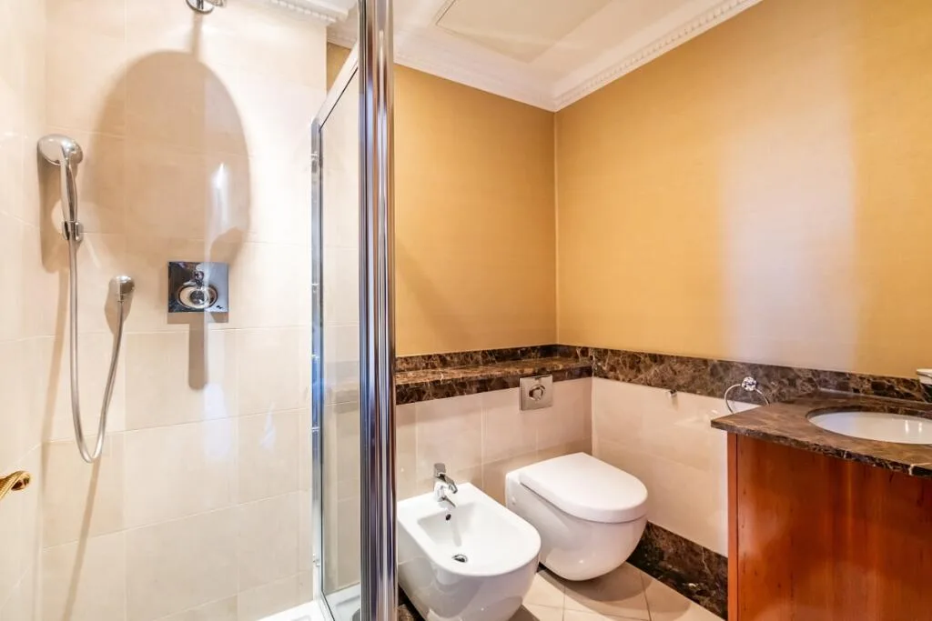 5 bedroom flat for rent