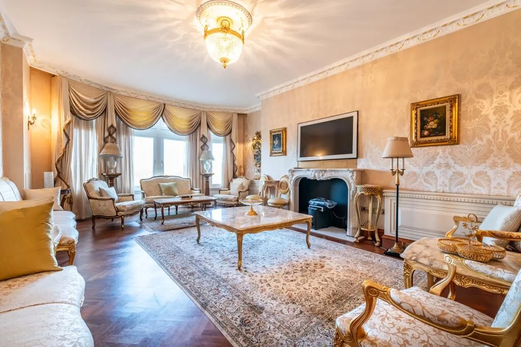 5 bedroom flat for rent