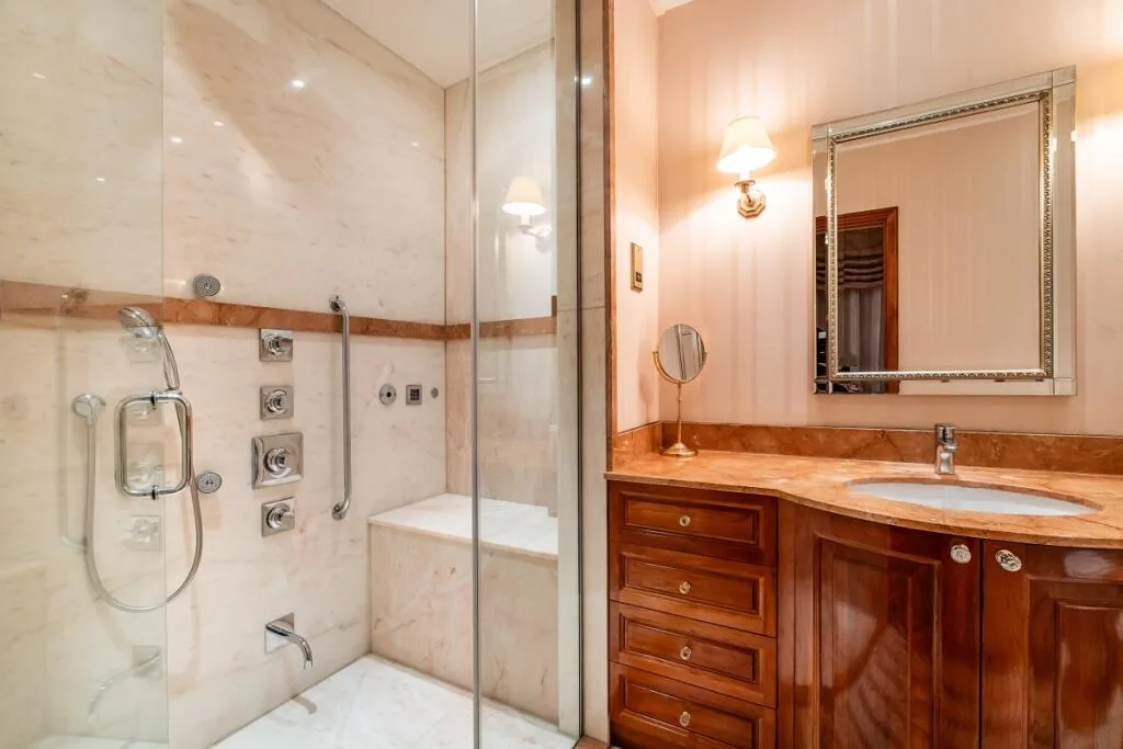 5 bedroom flat for rent