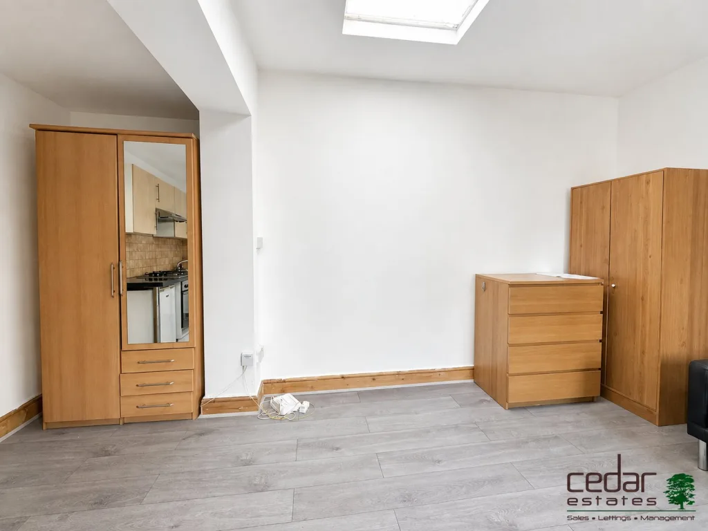 Studio flat for rent
