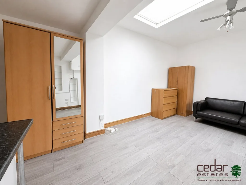 Studio flat for rent