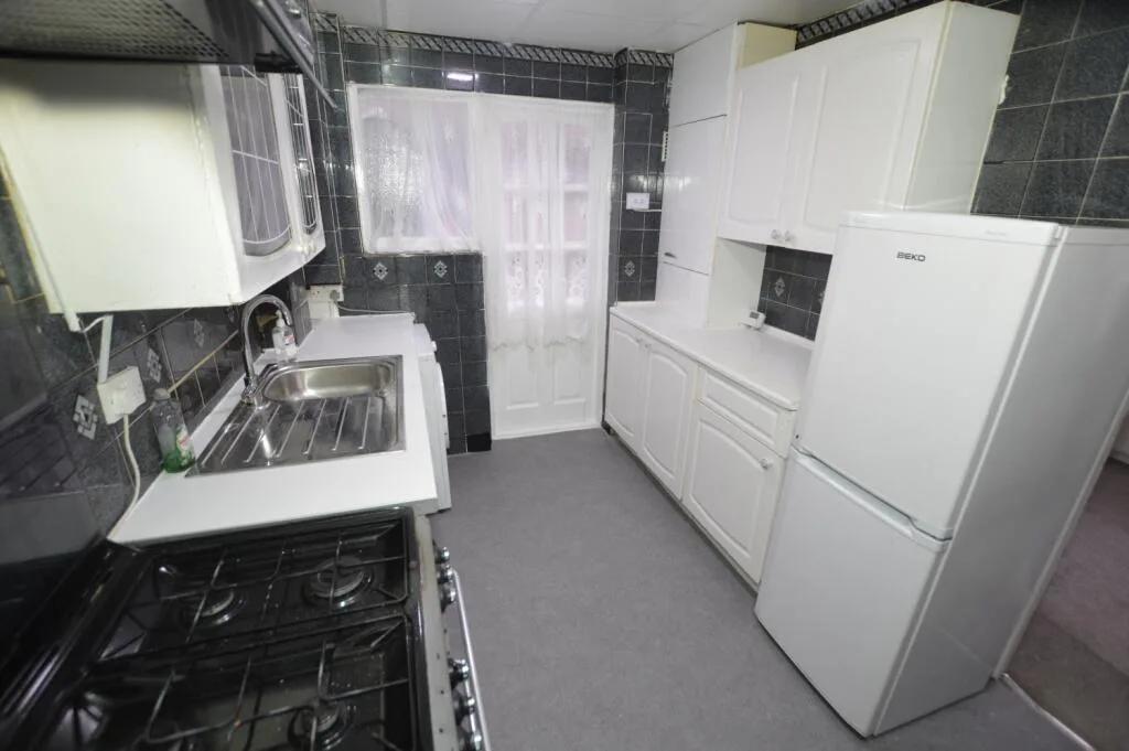 2 bedroom maisonette for rent