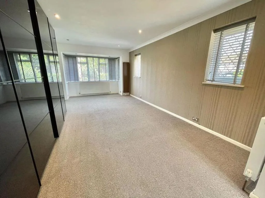 5 bedroom detached house for rent