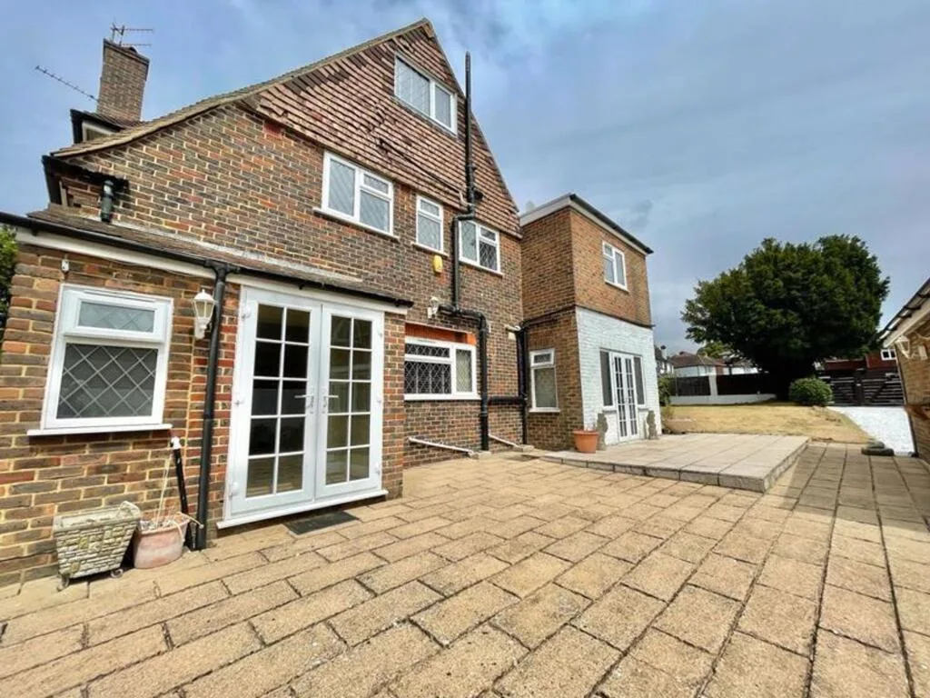 5 bedroom detached house for rent