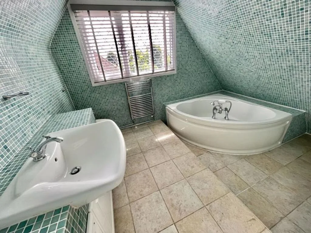 5 bedroom detached house for rent