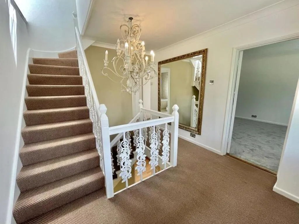 5 bedroom detached house for rent