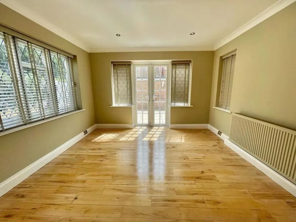 5 bedroom detached house for rent