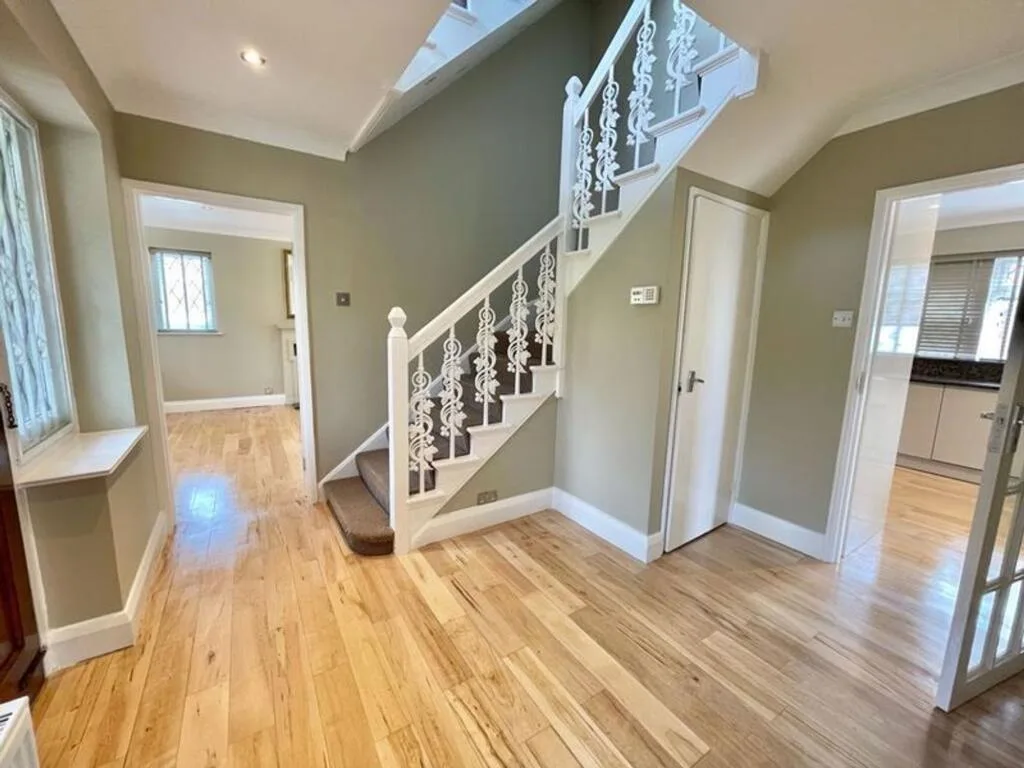 5 bedroom detached house for rent