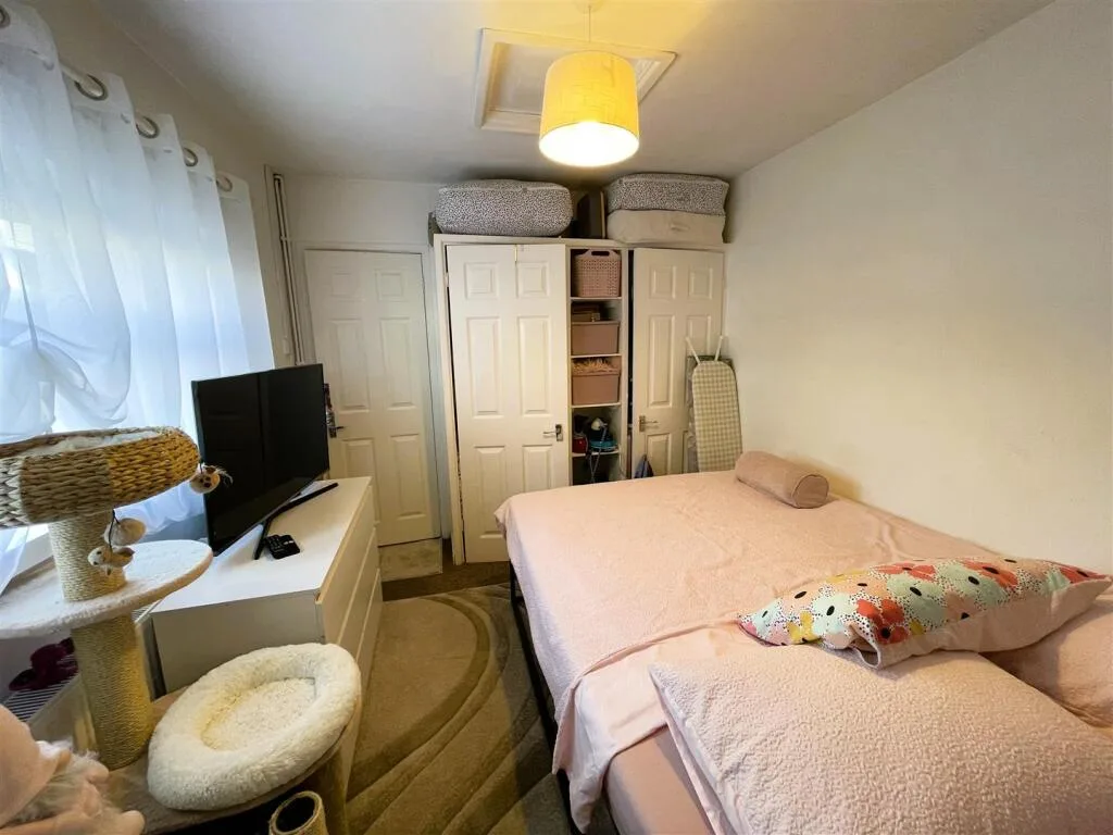 2 bedroom maisonette for rent
