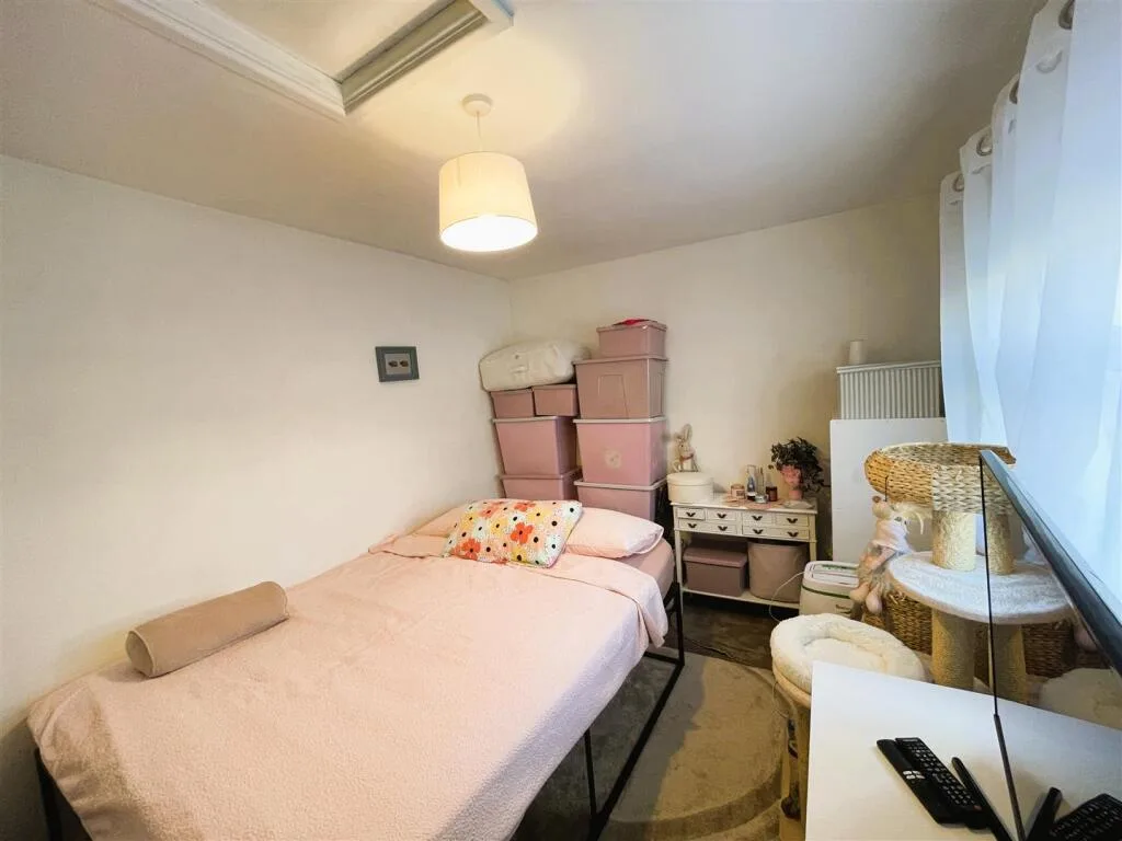 2 bedroom maisonette for rent