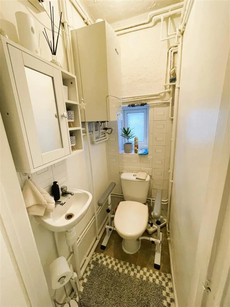 2 bedroom maisonette for rent