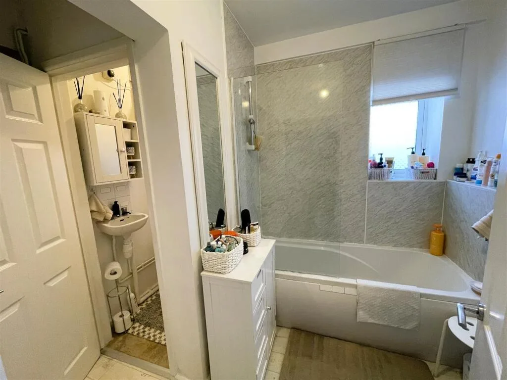 2 bedroom maisonette for rent