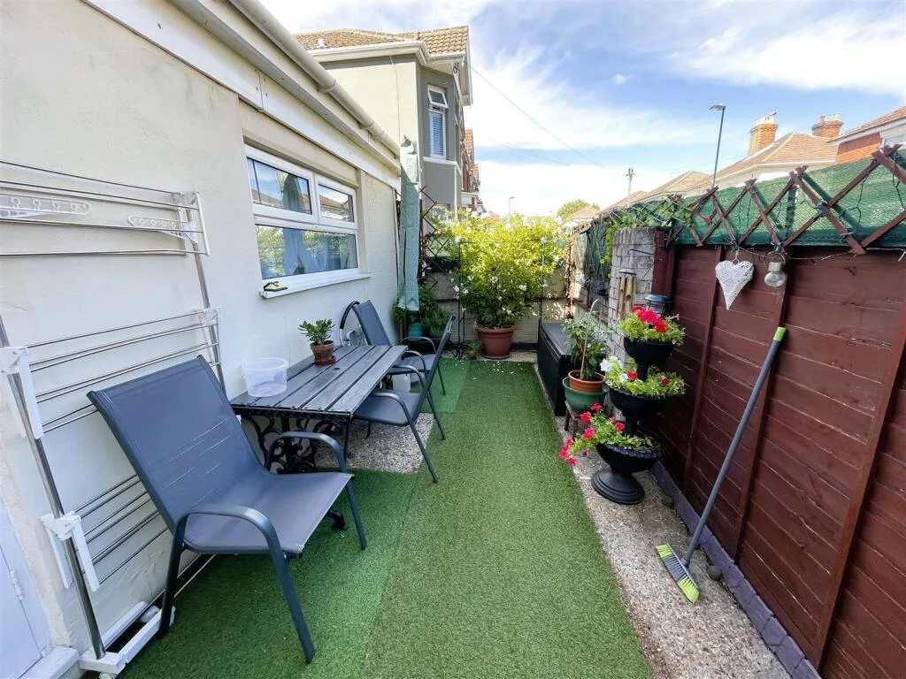 2 bedroom maisonette for rent