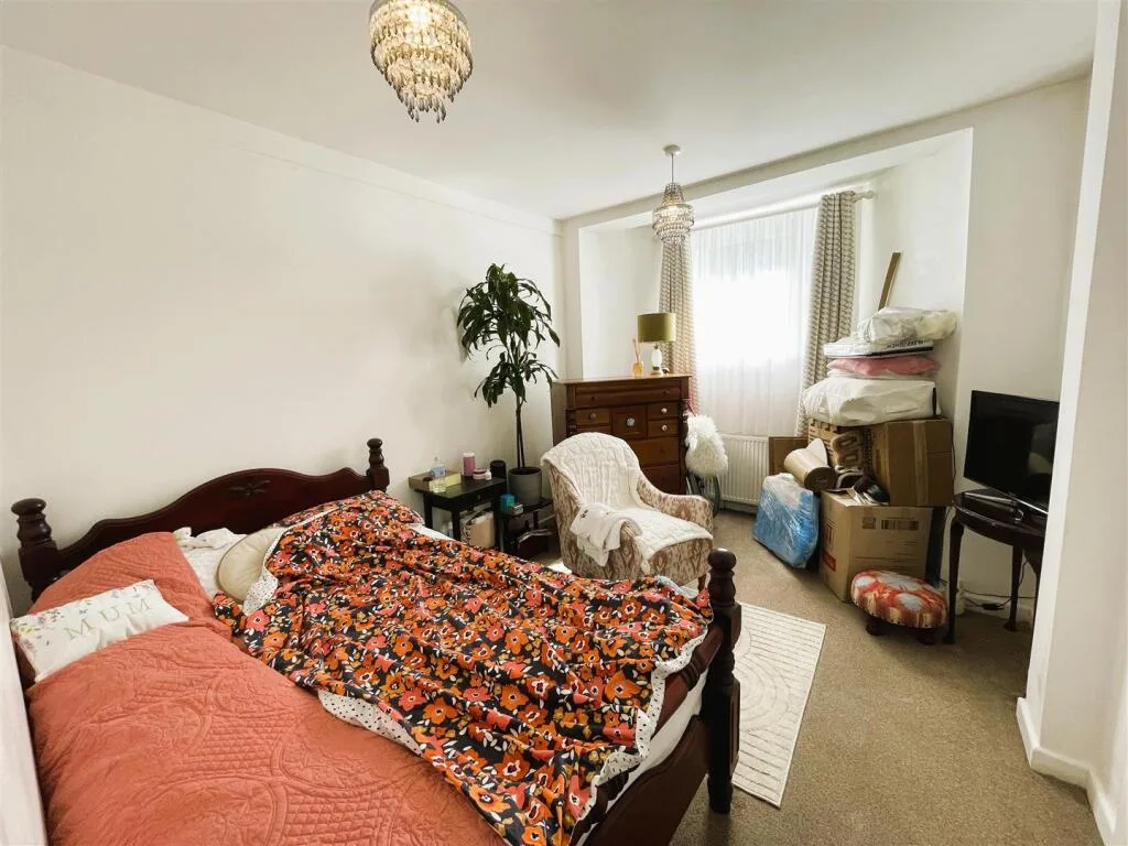2 bedroom maisonette for rent
