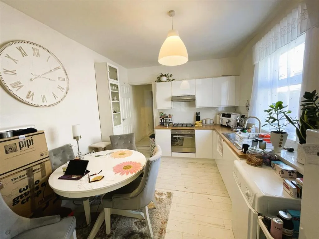 2 bedroom maisonette for rent