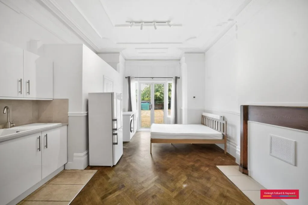 Studio flat for rent