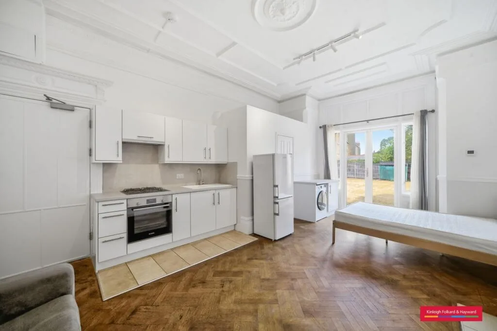 Studio flat for rent