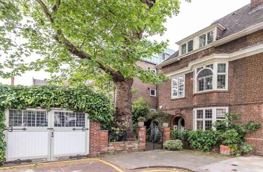 6 bedroom semi-detached house for rent