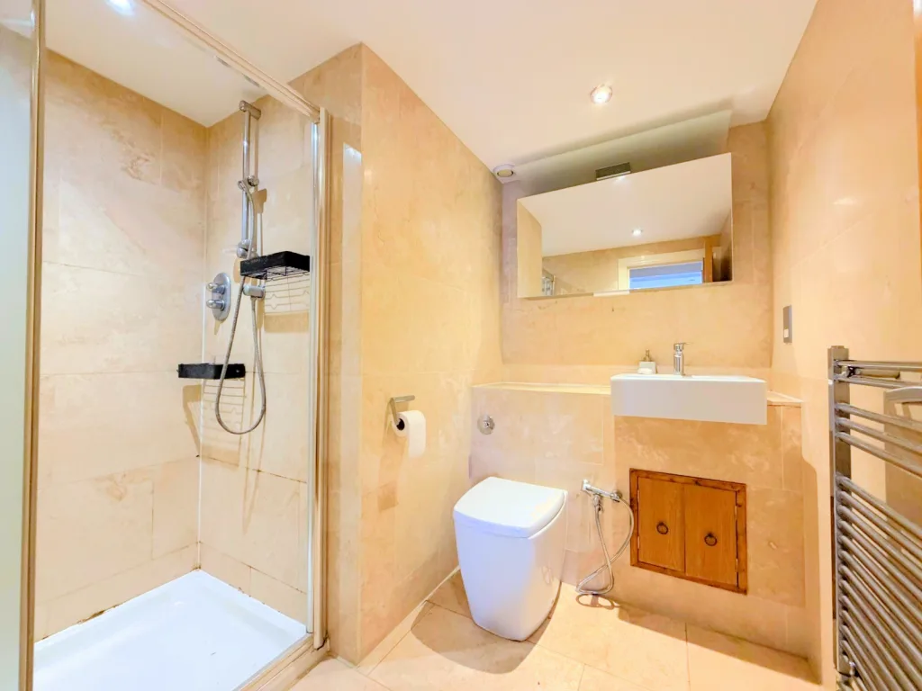 3 bedroom maisonette for rent