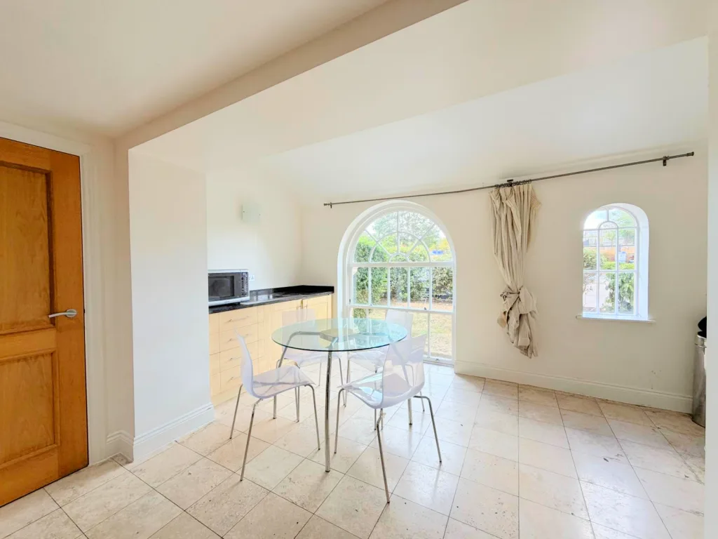 3 bedroom maisonette for rent