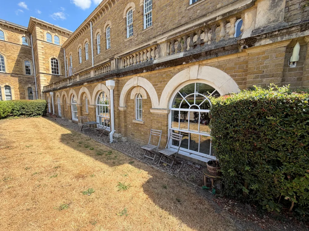 3 bedroom maisonette for rent