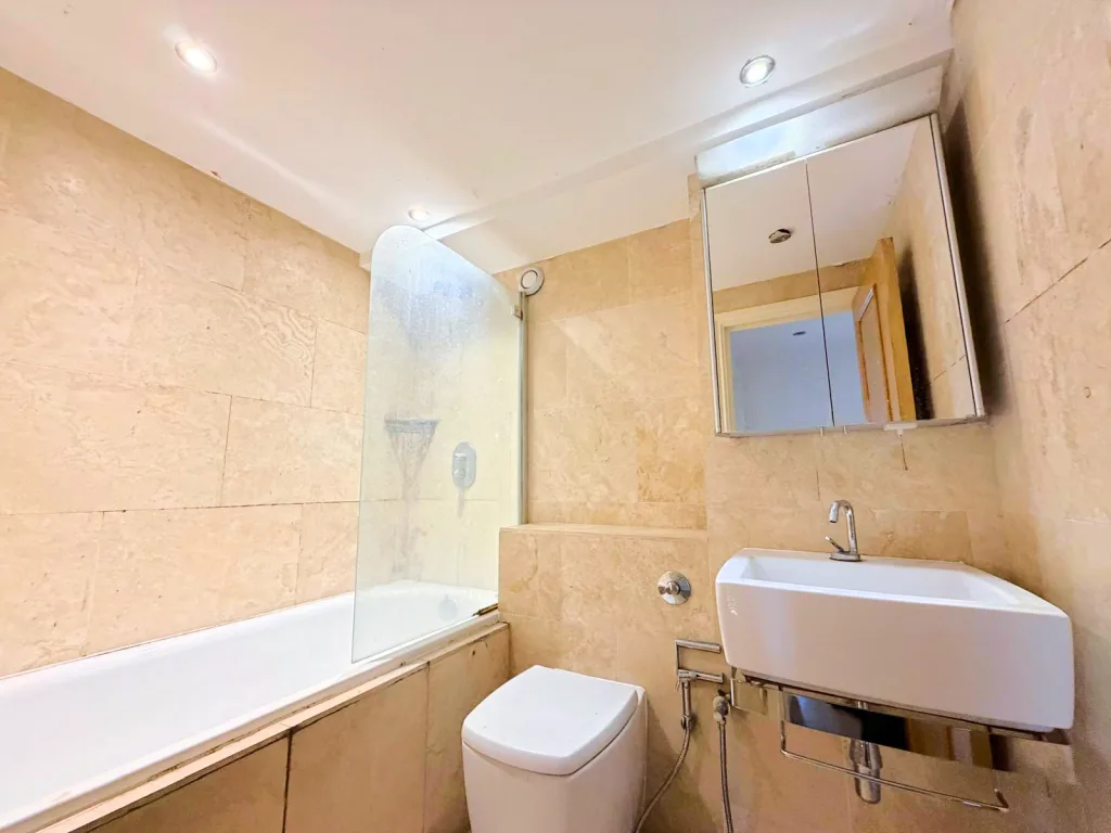 3 bedroom maisonette for rent