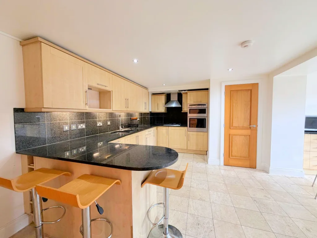 3 bedroom maisonette for rent