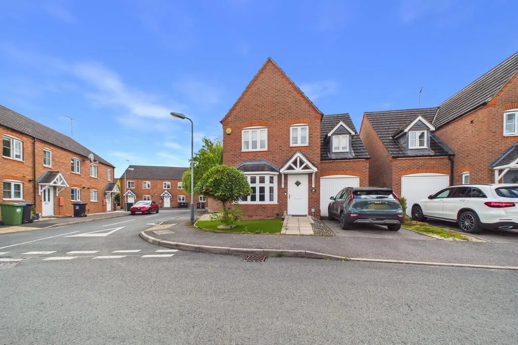 4 bedroom detached house for rent