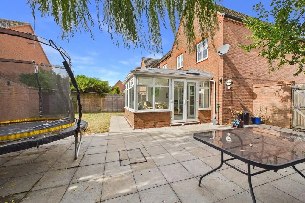 4 bedroom detached house for rent