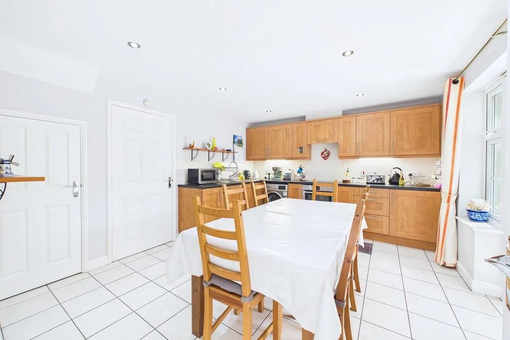 4 bedroom detached house for rent