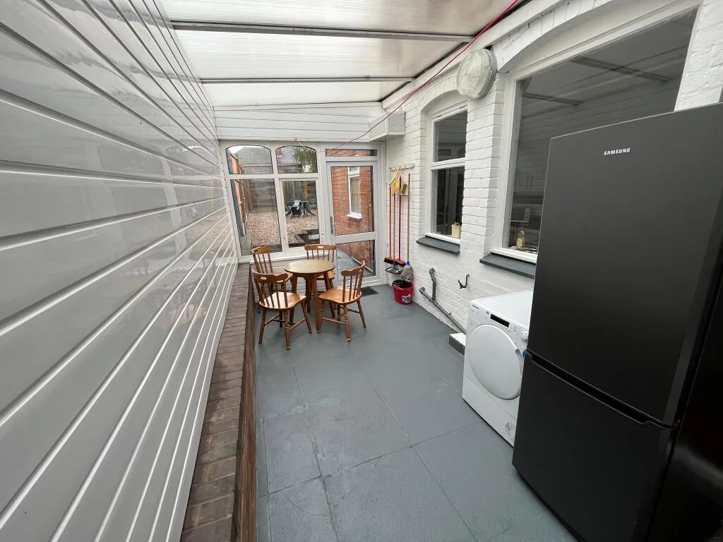 1 bedroom house for rent