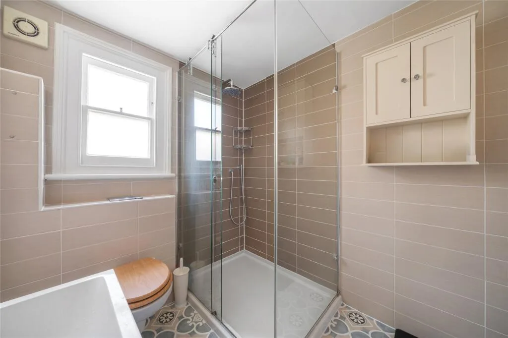 2 bedroom end of terrace house for rent