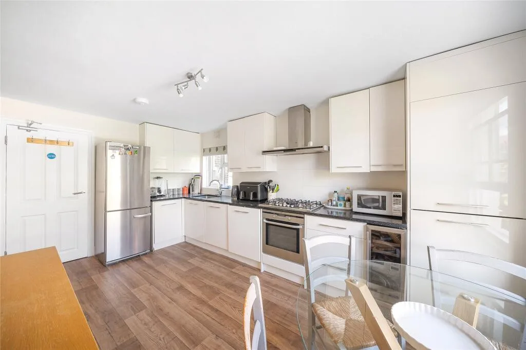 2 bedroom end of terrace house for rent
