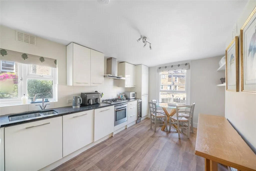2 bedroom end of terrace house for rent