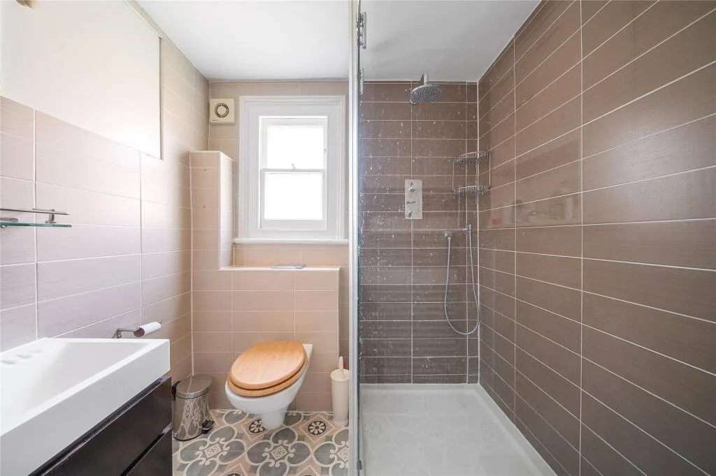 2 bedroom end of terrace house for rent