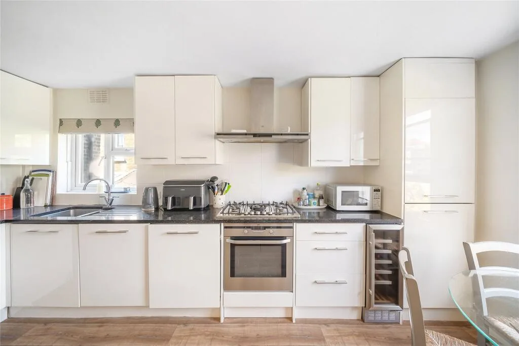 2 bedroom end of terrace house for rent