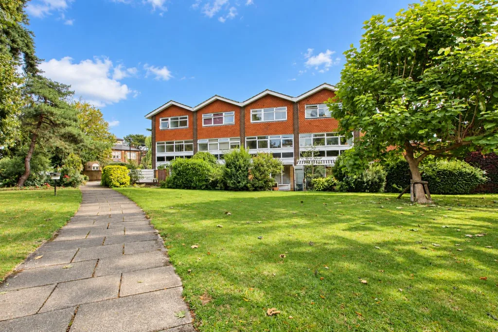 4 bedroom semi-detached house for rent