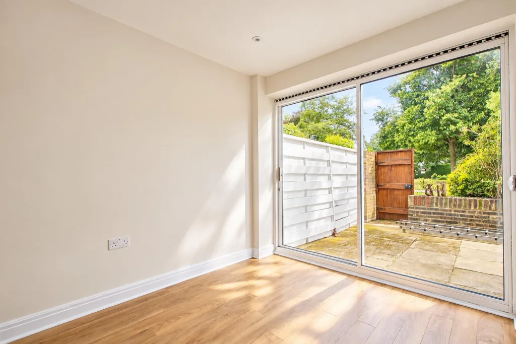 4 bedroom semi-detached house for rent