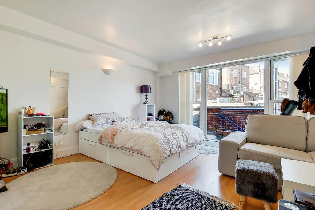 Studio flat for rent