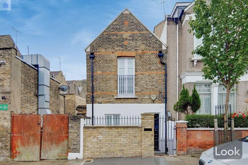 2 bedroom detached house for rent