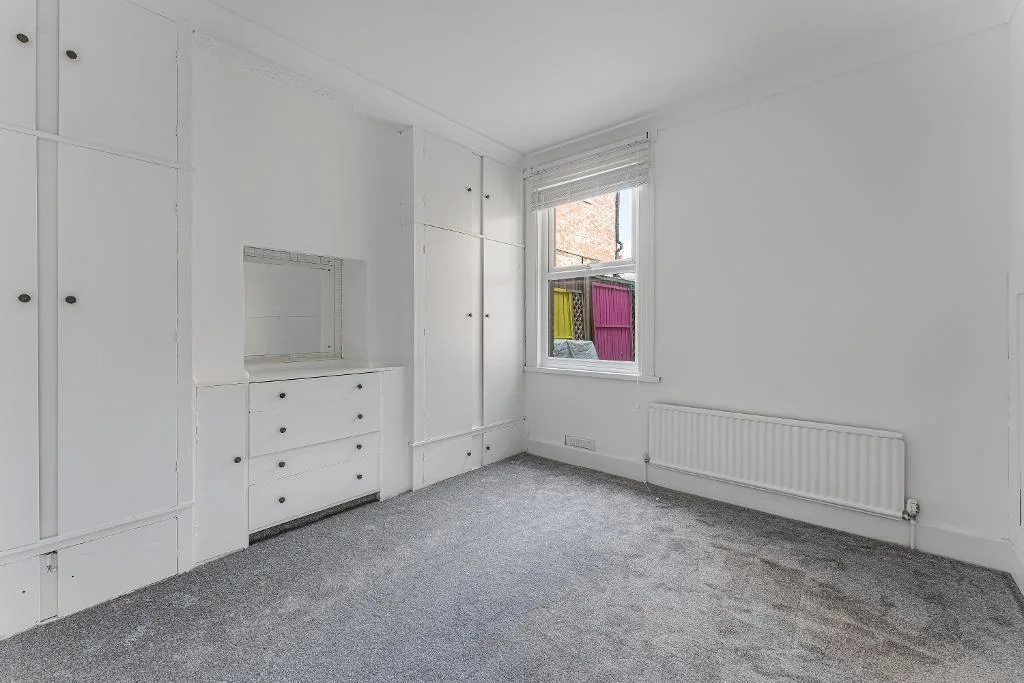 2 bedroom maisonette for rent